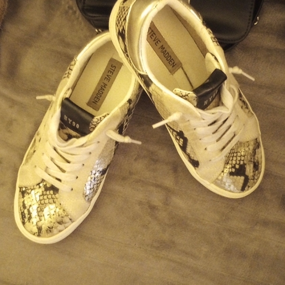 Women's Steve Madden shoes size 6